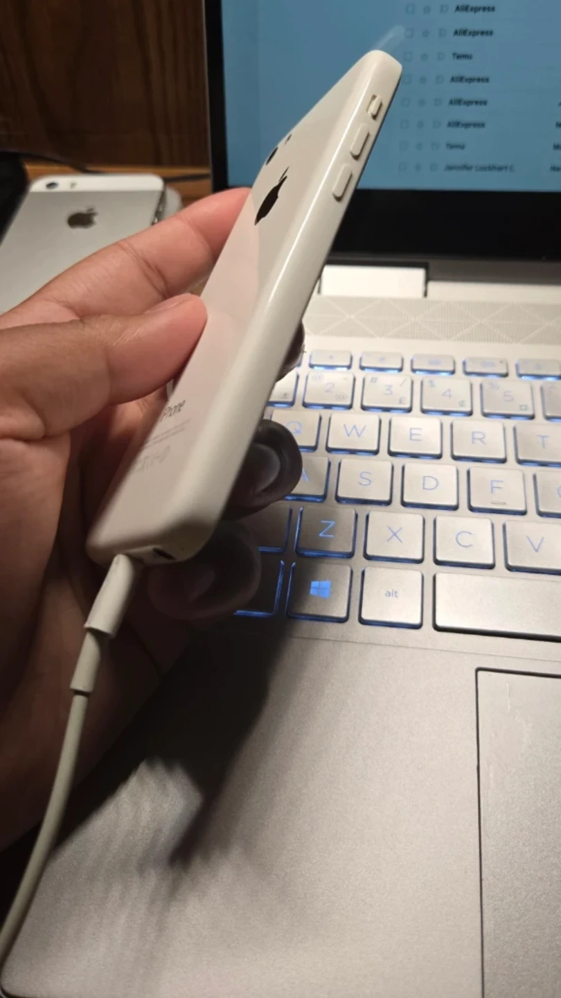 RARE Apple iPhone 5c  - White - photo 5