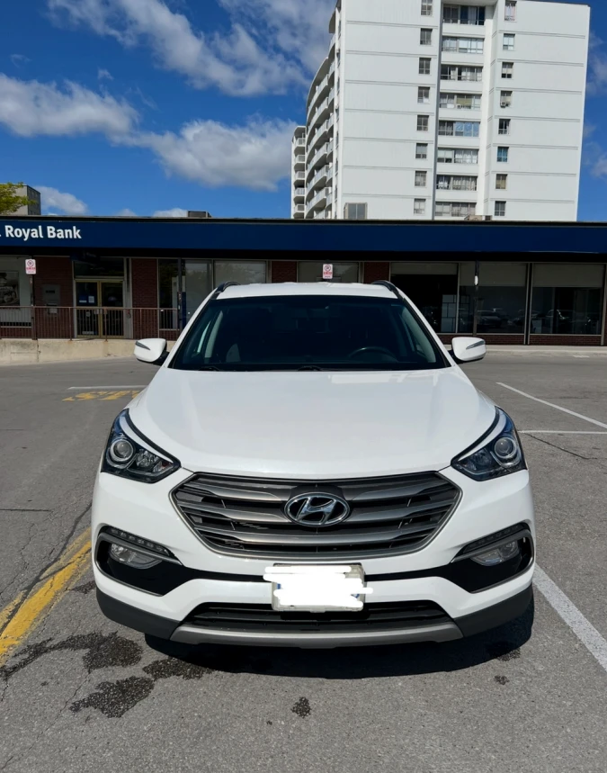 White Hyundai Santa Fe Sport 2017
