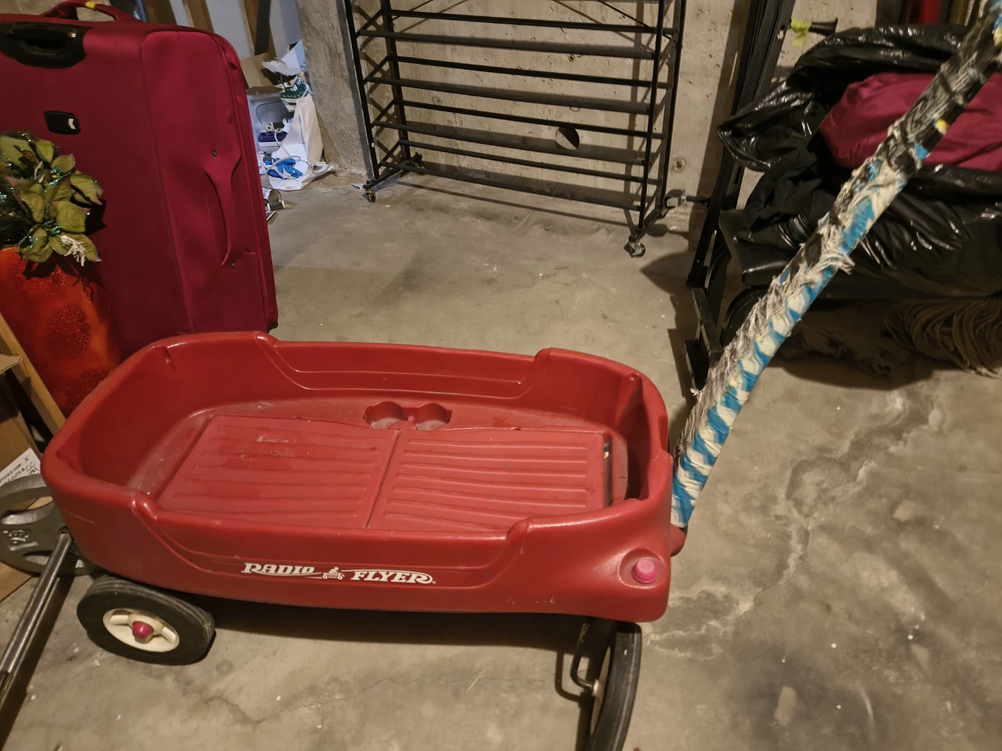 Radio Flyer Red Wagon with Seatbelts