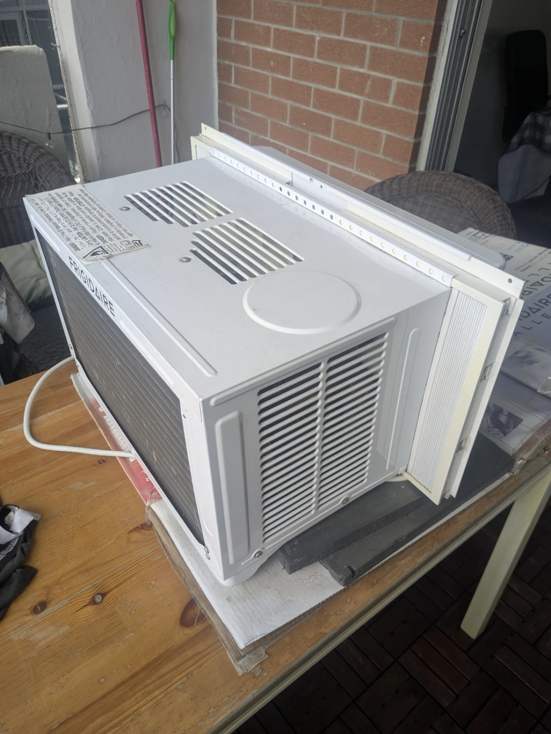 Frigidaire Window Air Conditioner - 6,000 BTU - photo 2