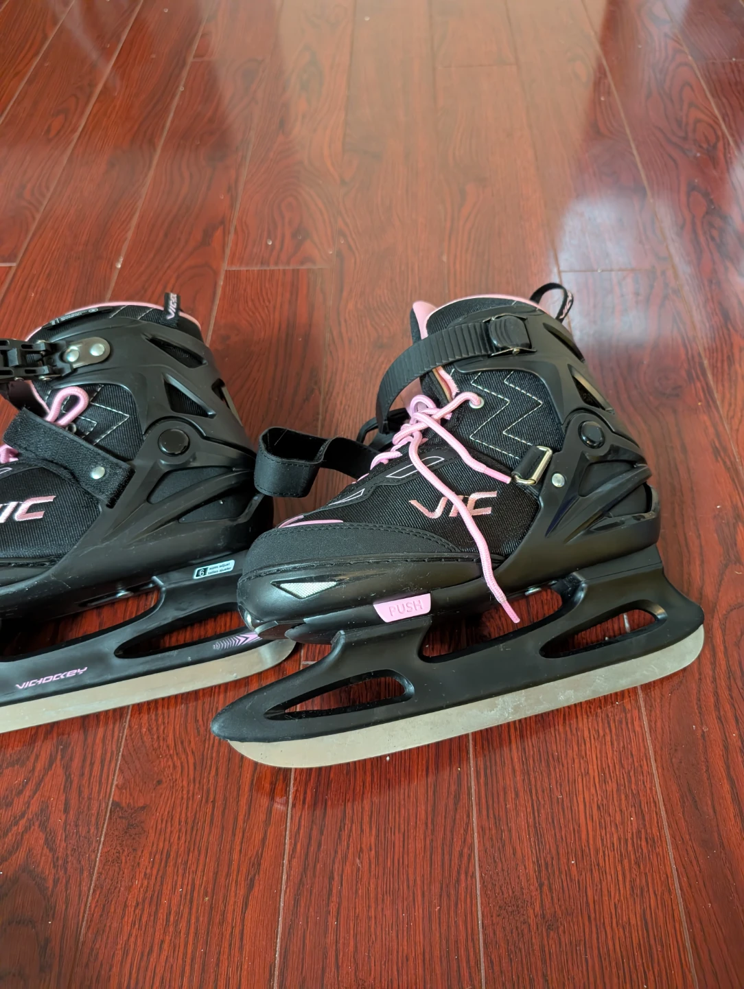 VIC Ice Hockey Skates