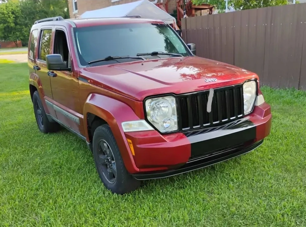 Jeep Liberty Red SUV - photo 3
