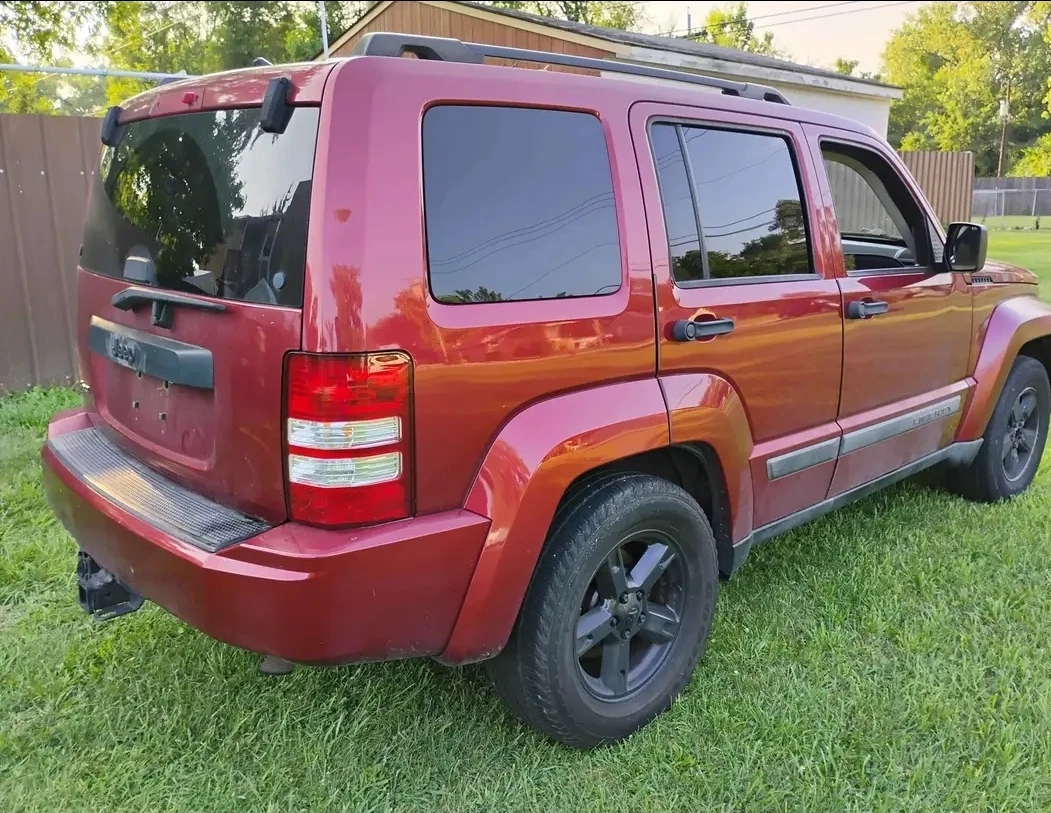 Jeep Liberty Red SUV - photo 4