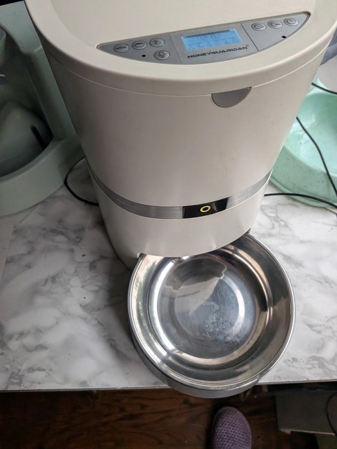 HoneyGuardian Automatic Pet Feeder