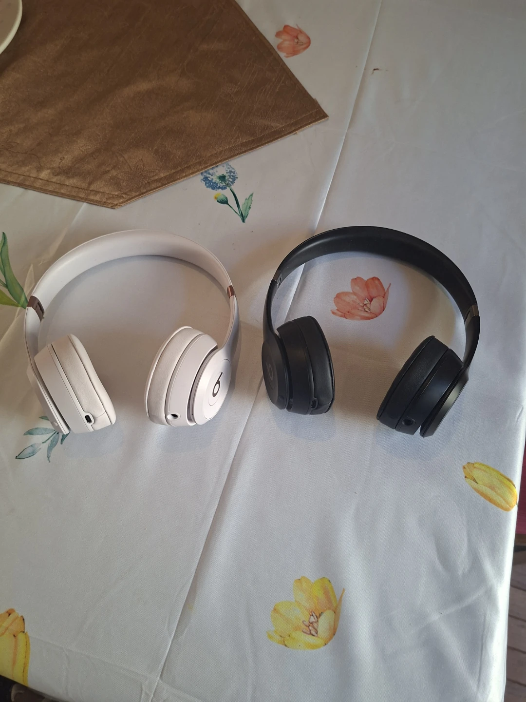 Beats Solo 4 Wireless Headphones - White & Black