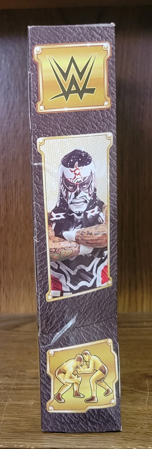 WWE Defining Moments Penta Ringside Collectibles Exclusive - photo 3