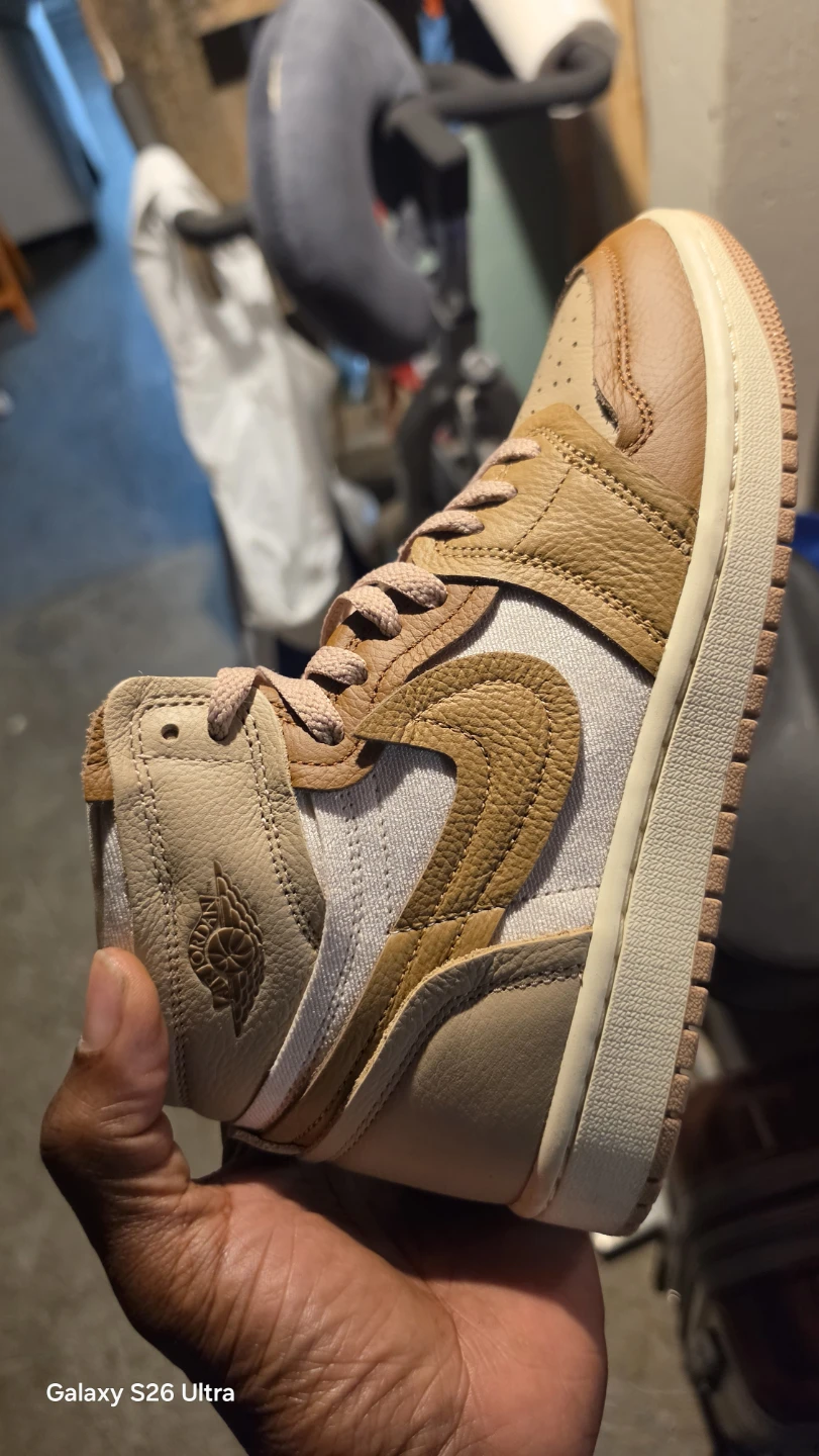 Nike Air Jordan 1 Retro High OG "Light Olive" Men's Size 8 - photo 2