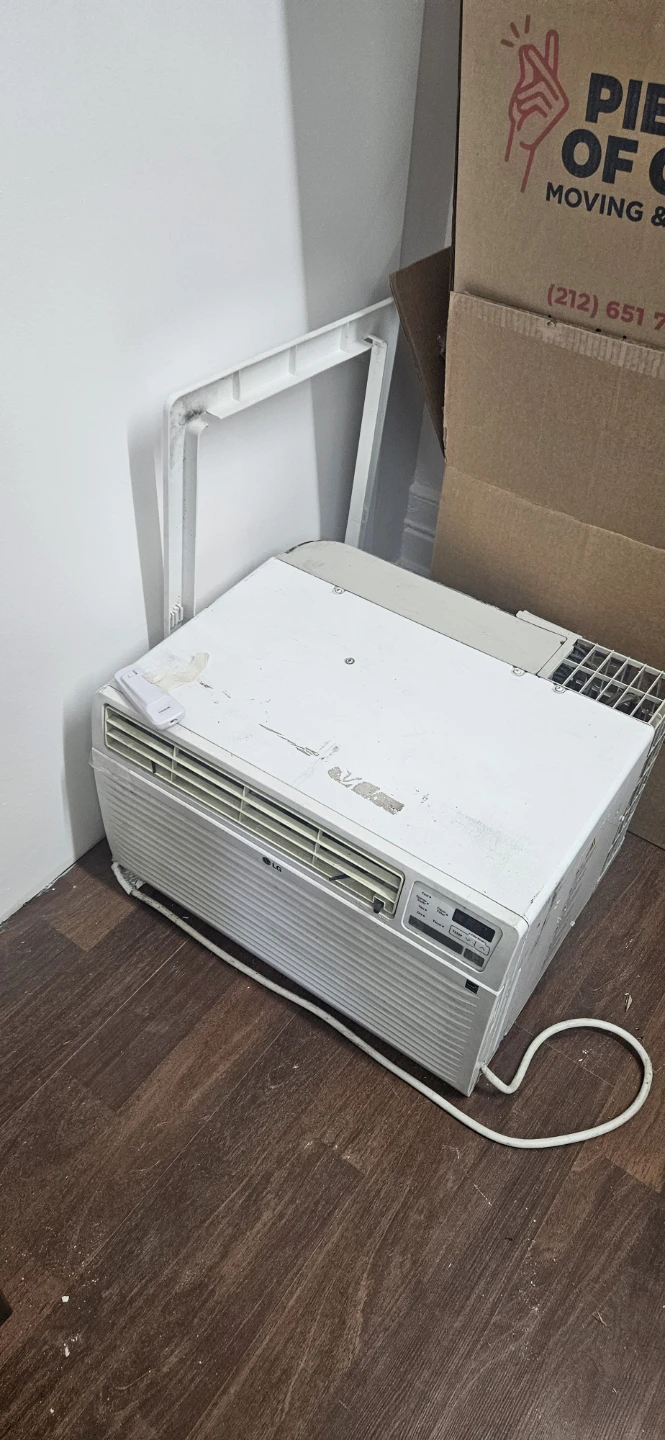 208-230 V LG LT1036CERy7 Window Air Conditioner