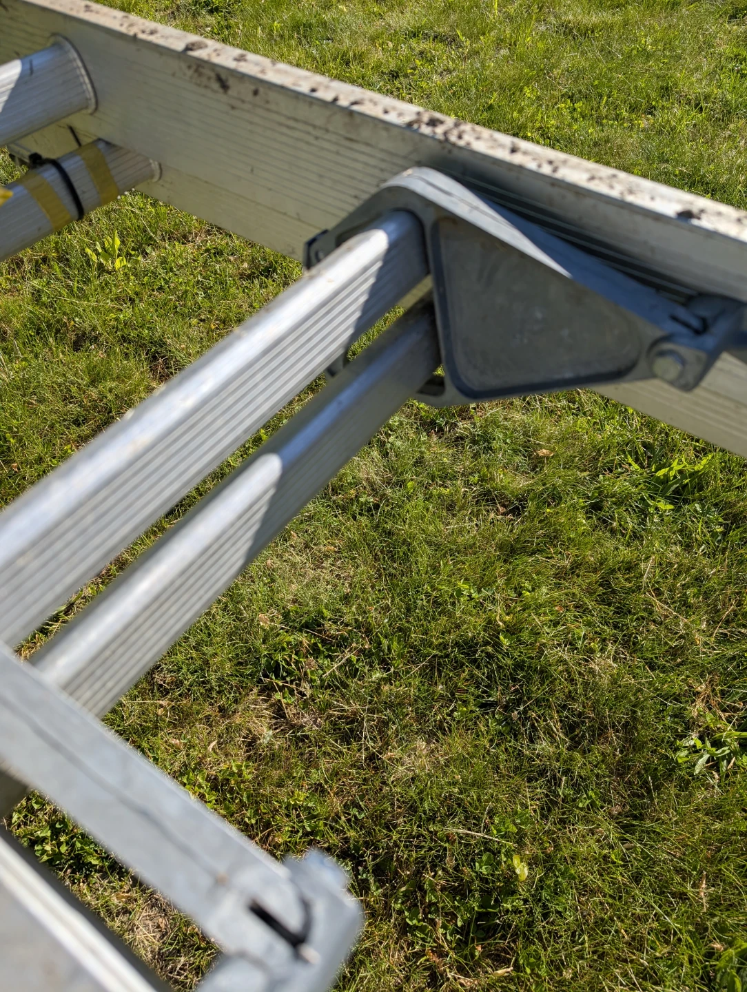 40 ft Aluminum Ladder - photo 5