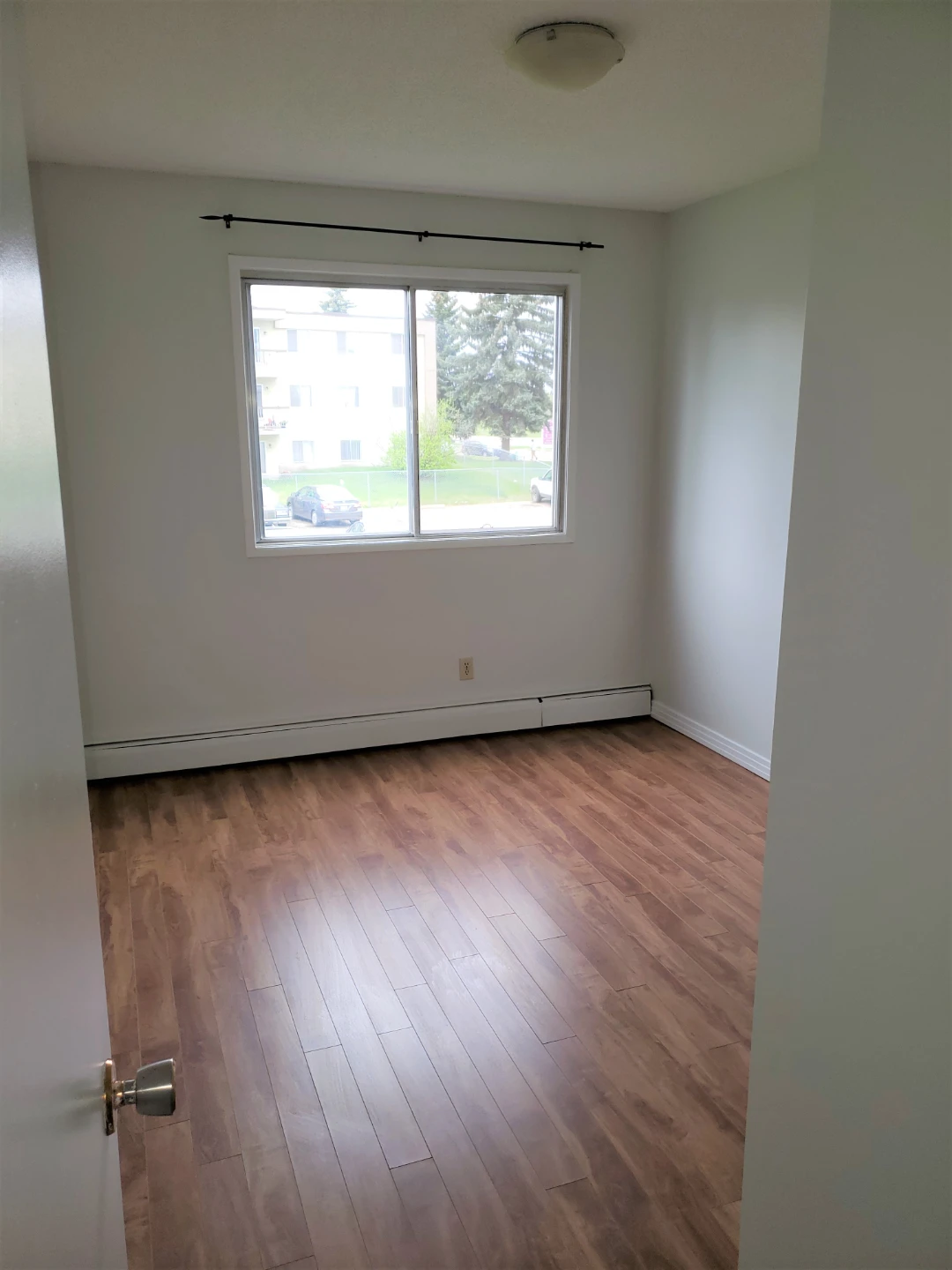 GORGEOUS 2 BEDROOM FOR RENT - photo 4
