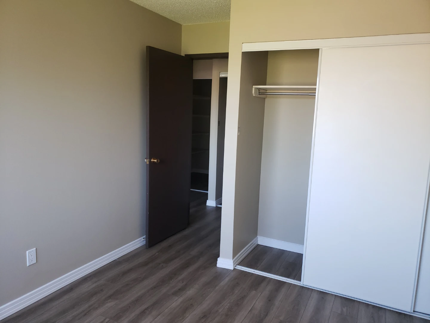 GORGEOUS 2 BEDROOM FOR RENT - photo 5