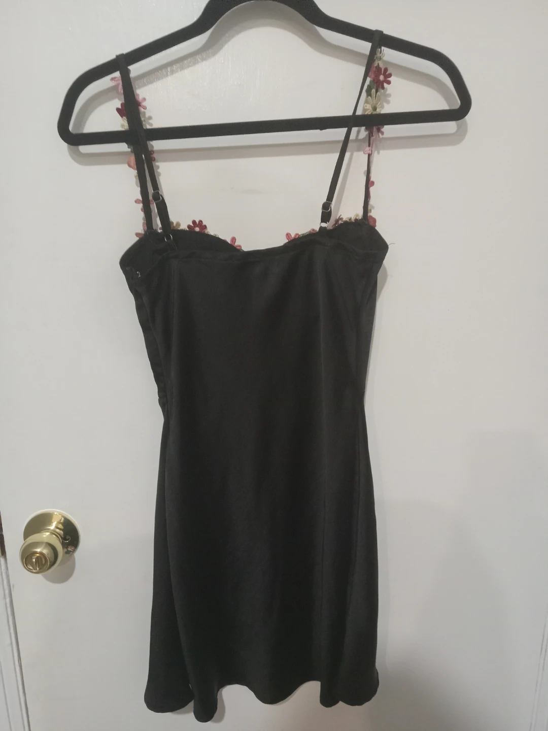 Black dress with floral straps - photo 2