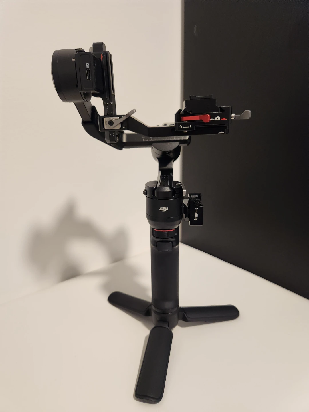 DJI RS 3 Mini Gimbal Stabilizer - photo 3