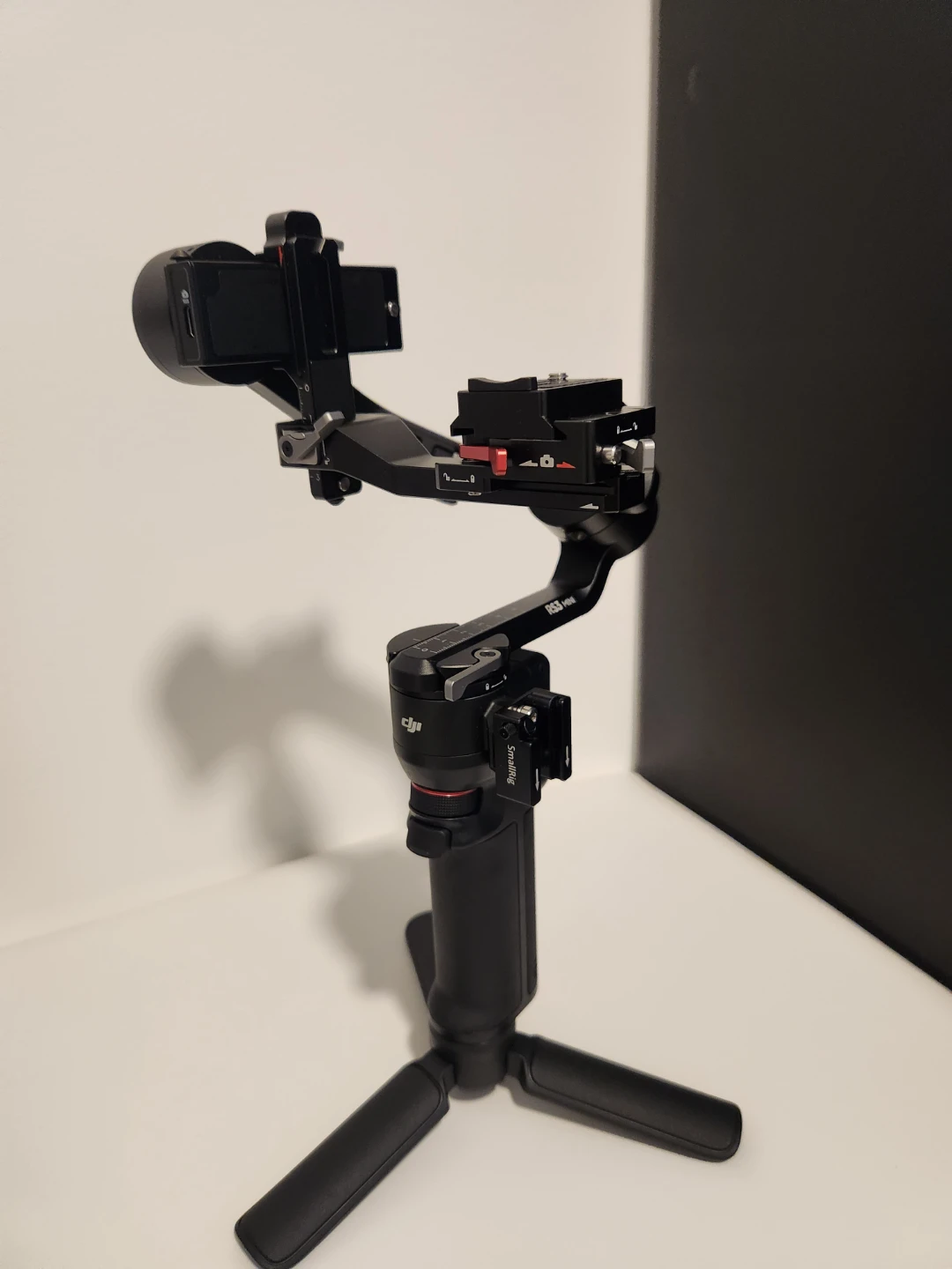 DJI RS 3 Mini Gimbal Stabilizer - photo 4