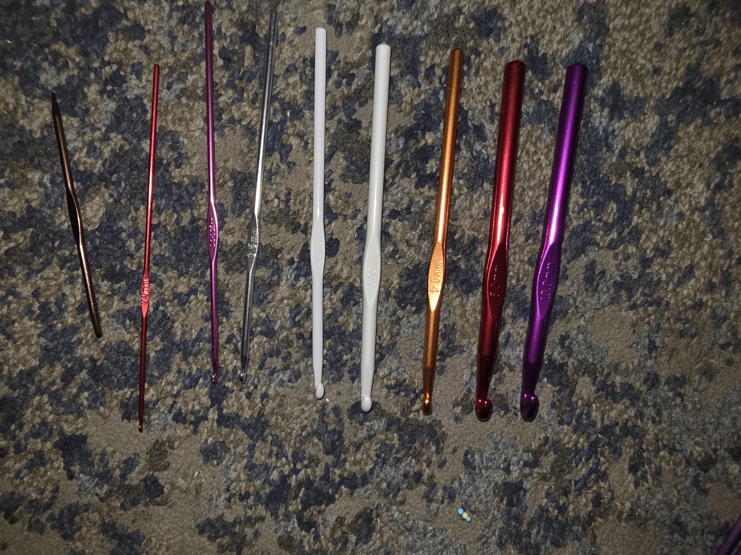 Crochet Hooks and Safety Pin Set - photo 3