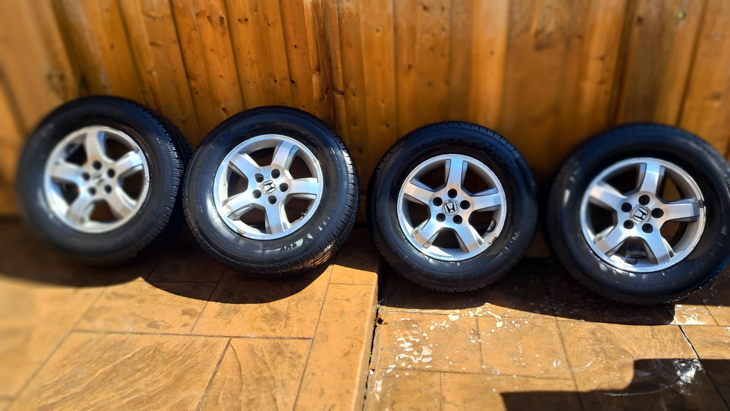Set of 4 Honda pilot Alloy Wheels and Tires