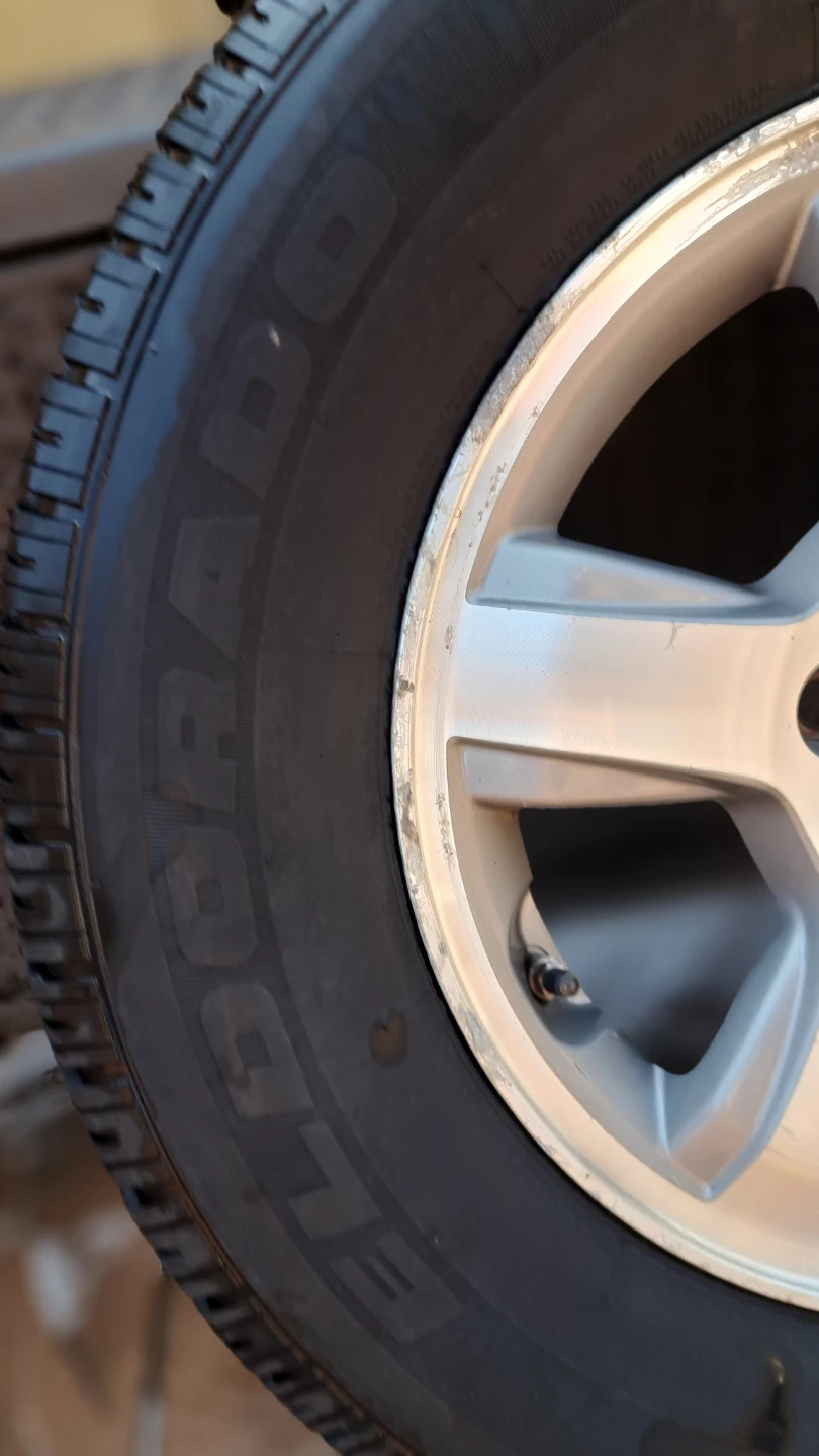 Set of 4 Honda pilot Alloy Wheels and Tires - photo 2