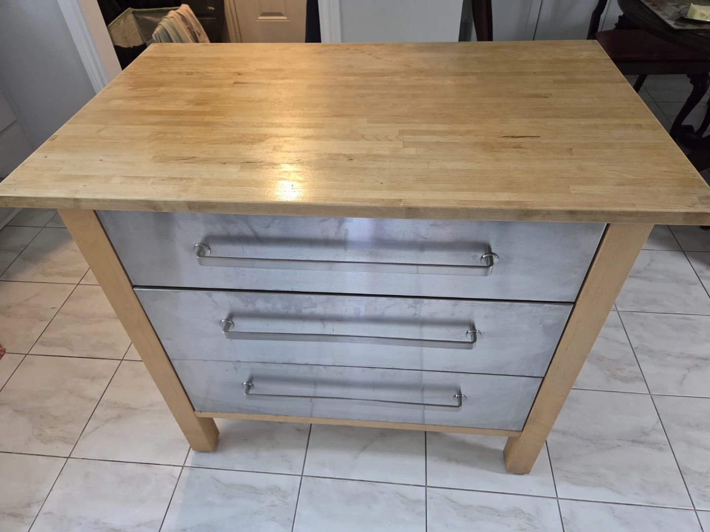 Kitchen Island with 3 Drawers - photo 2