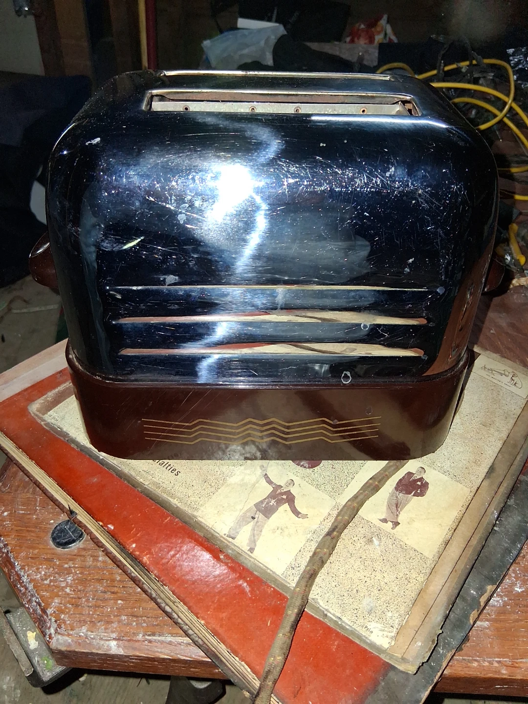 Vintage Chrome and Brown Toaster - photo 3