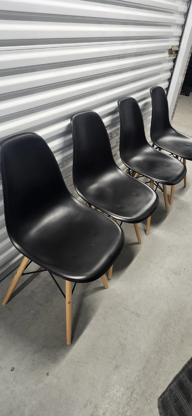 Dinning chairs of 4 for $40 - photo 2