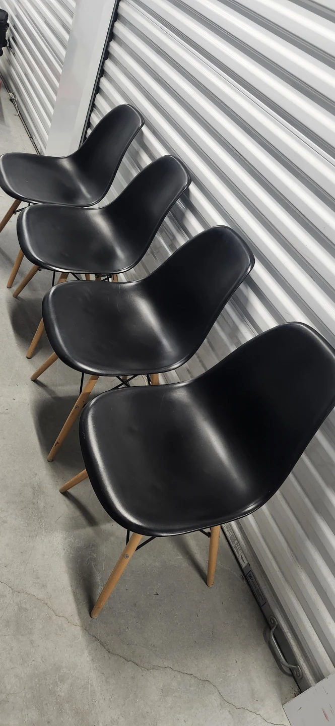 Dinning chairs of 4 for $40 - photo 3