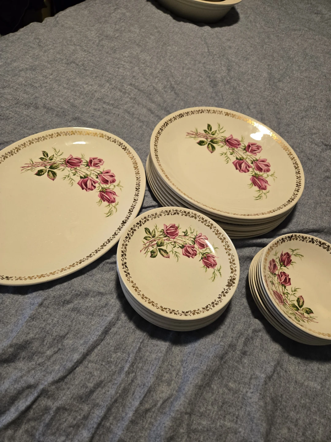 Vintage Rose Pattern Dinnerware Set - photo 2