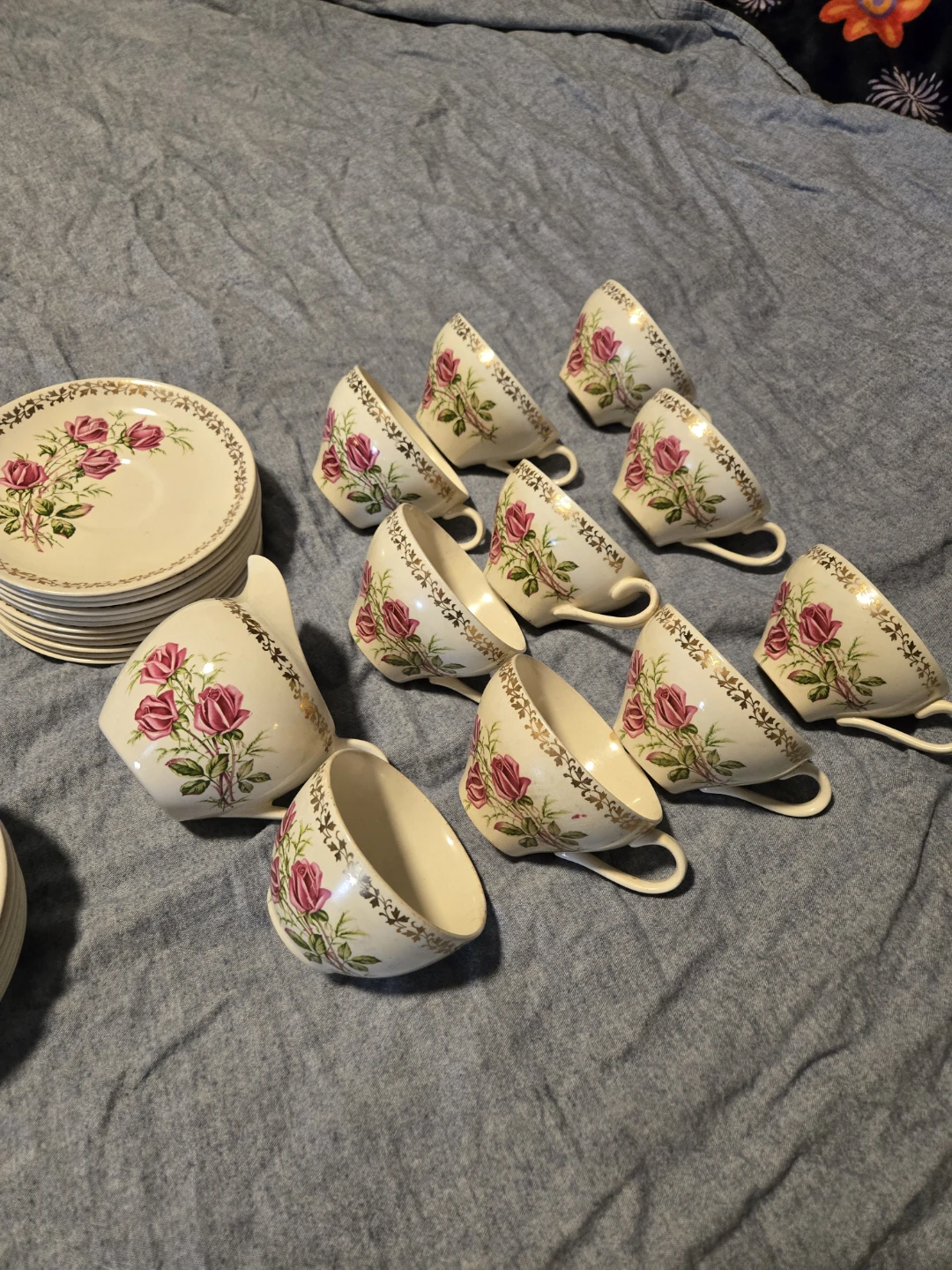 Vintage Rose Pattern Dinnerware Set - photo 3