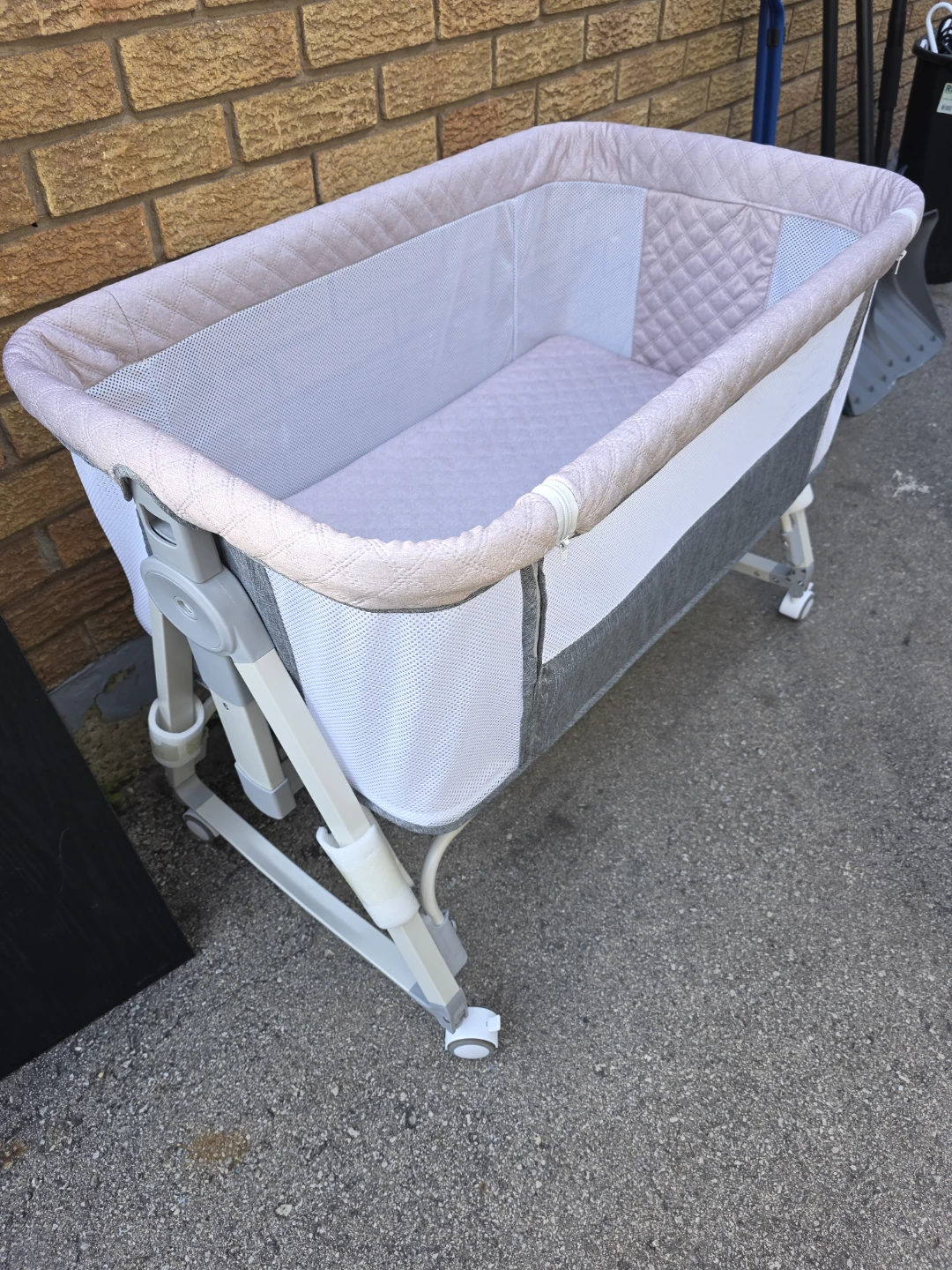 Portable Bassinet with Wheels