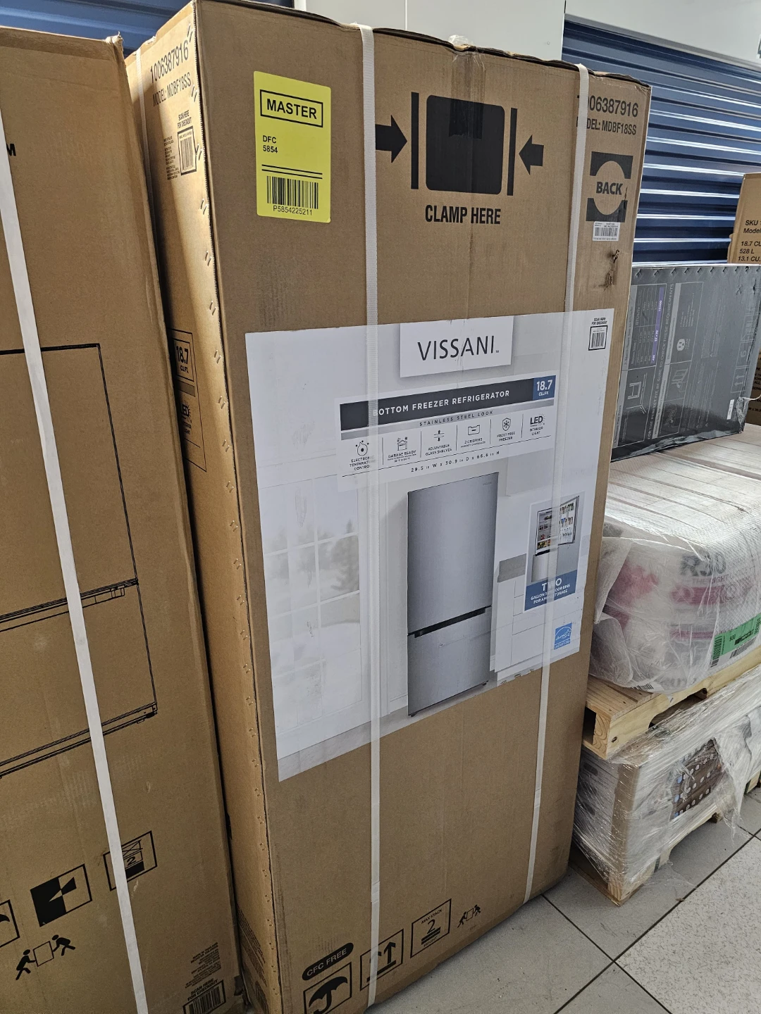 New Vissani 30in stainless steel bottom freezer refrigerator - photo 2