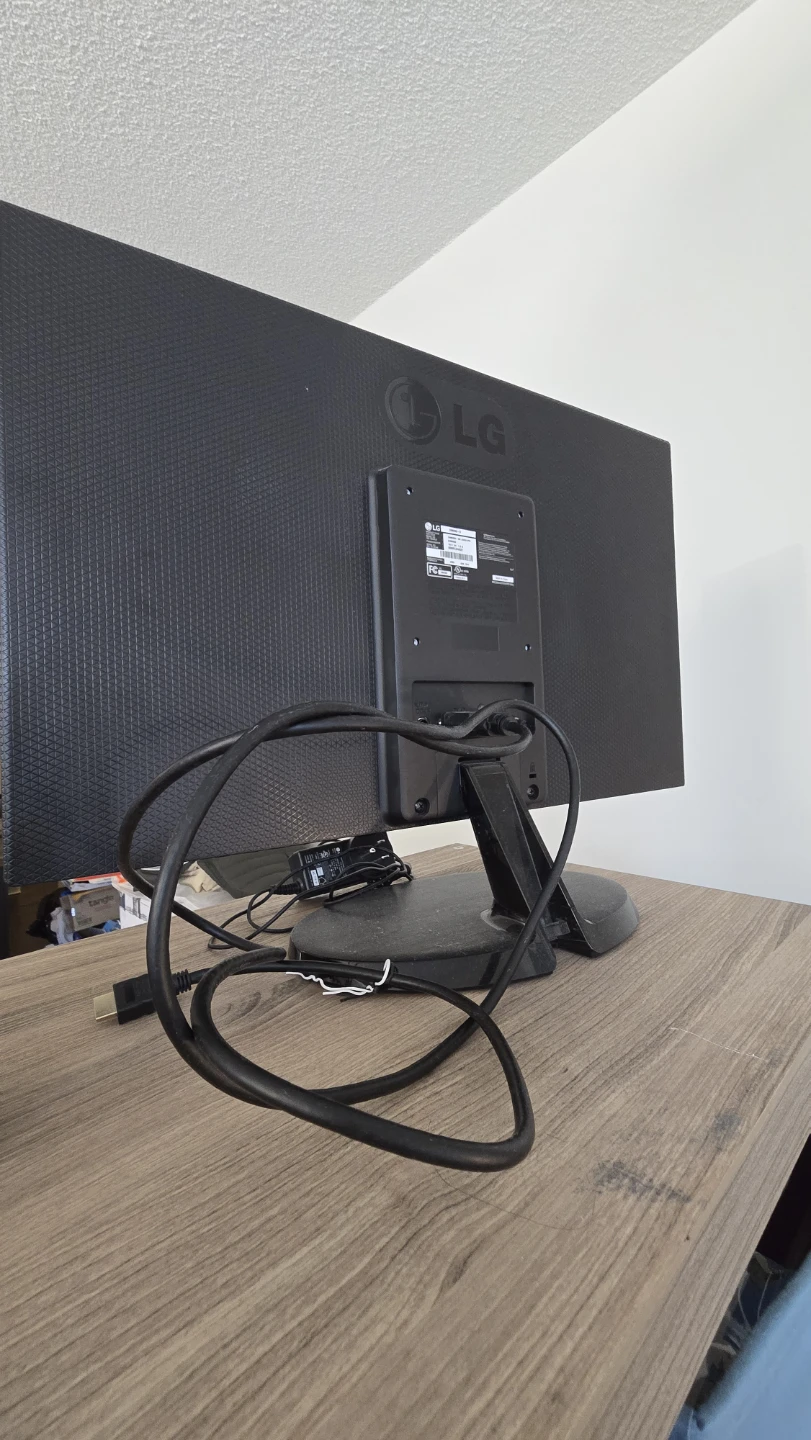 LG Monitor - photo 2