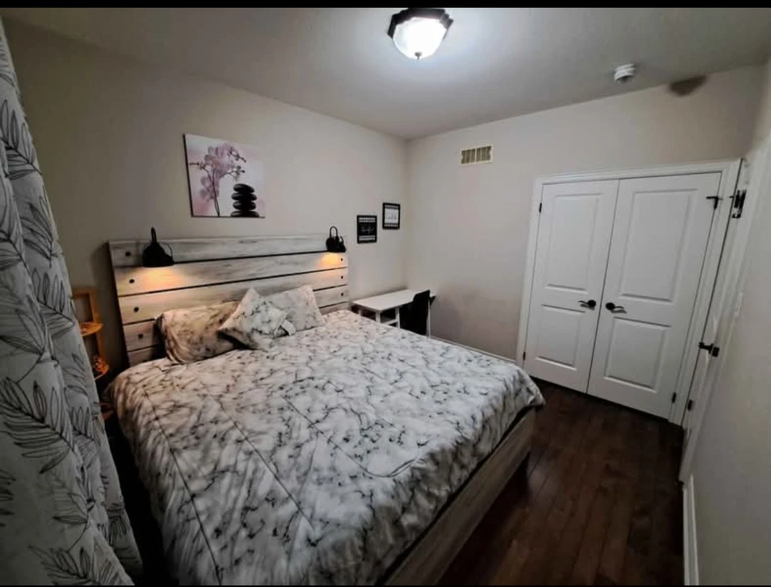 Private Bedroom with Private Washroom - photo 2