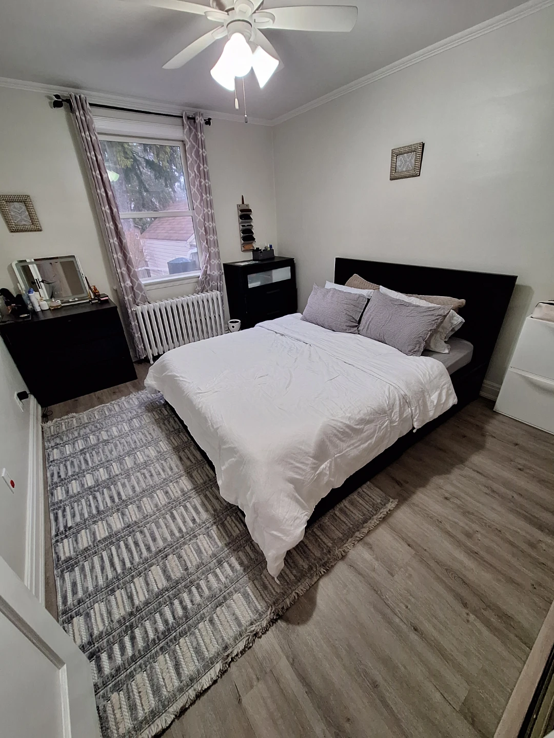 Full bedroom Black Queen Bed Frame with Storage