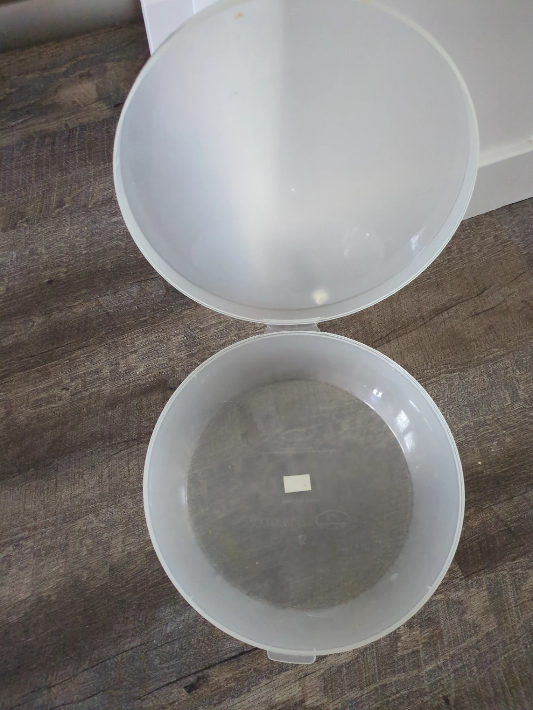 White Plastic Round Pie Storage Container with Lid