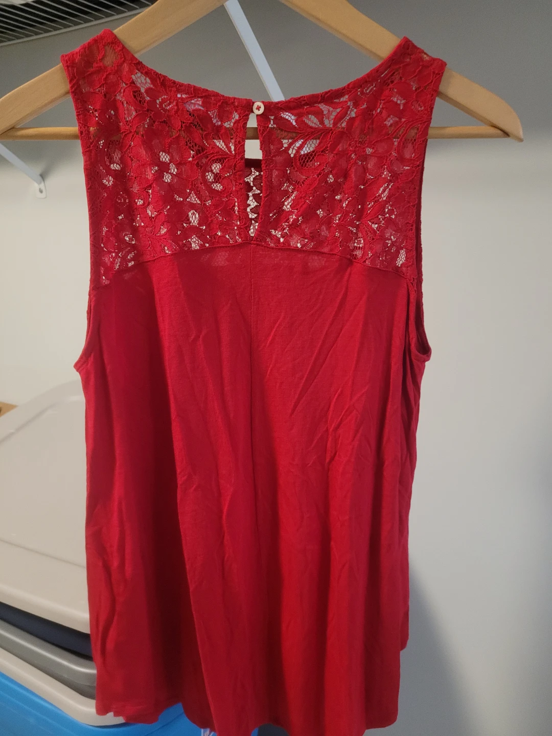 Old Navy Red Lace Tank Top - Size M - photo 3