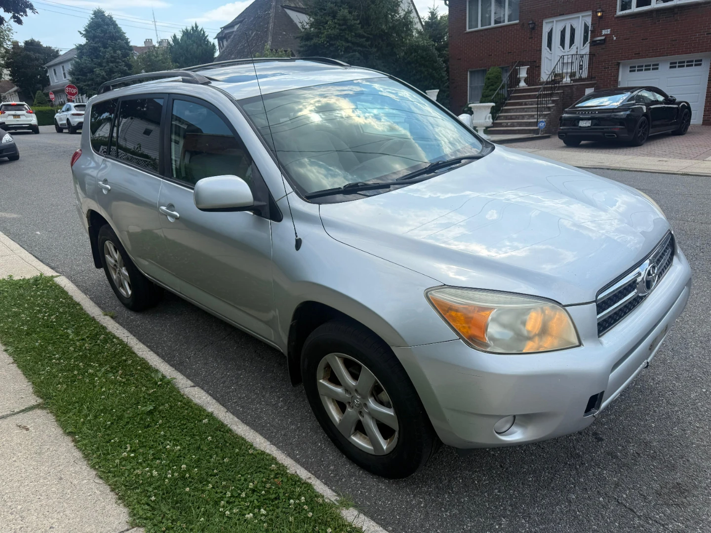 Silver Toyota RAV4 SUV - photo 5