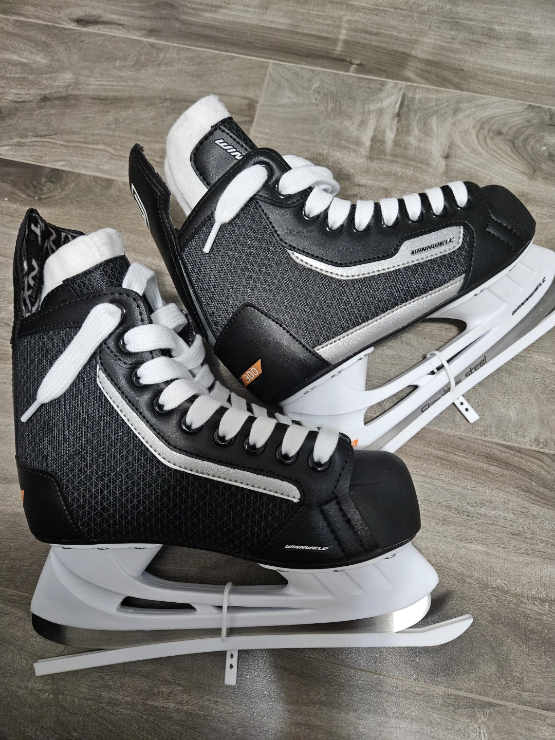 Winwell Amp 300 Ice Skates