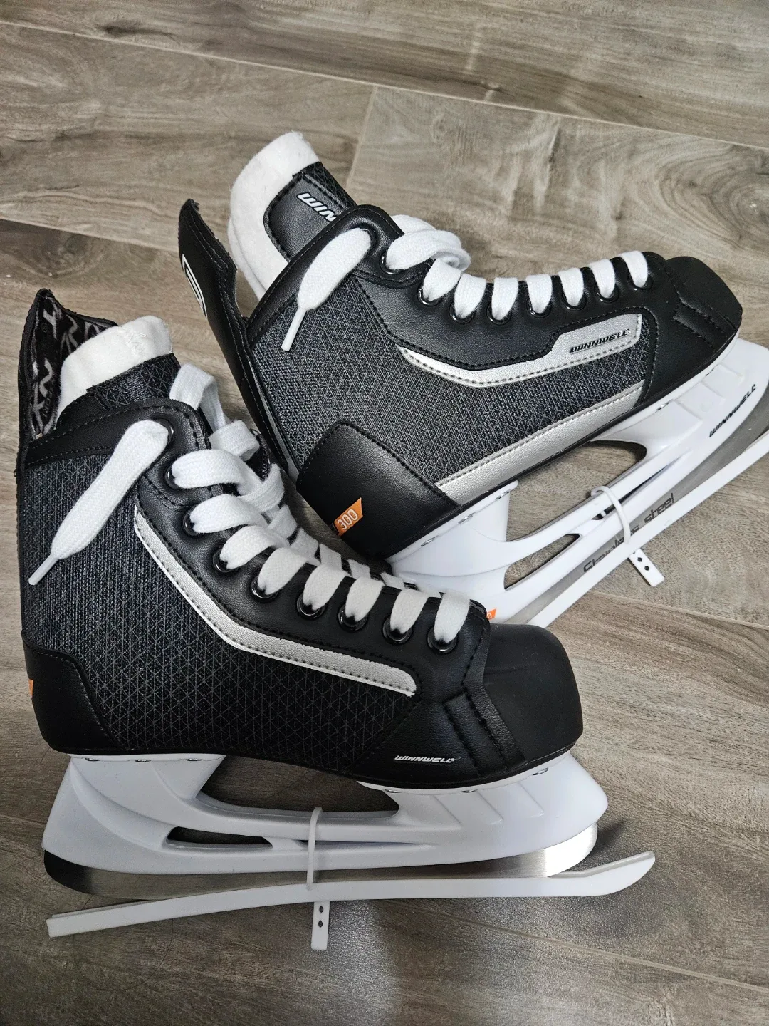 Winwell Amp 300 Ice Skates