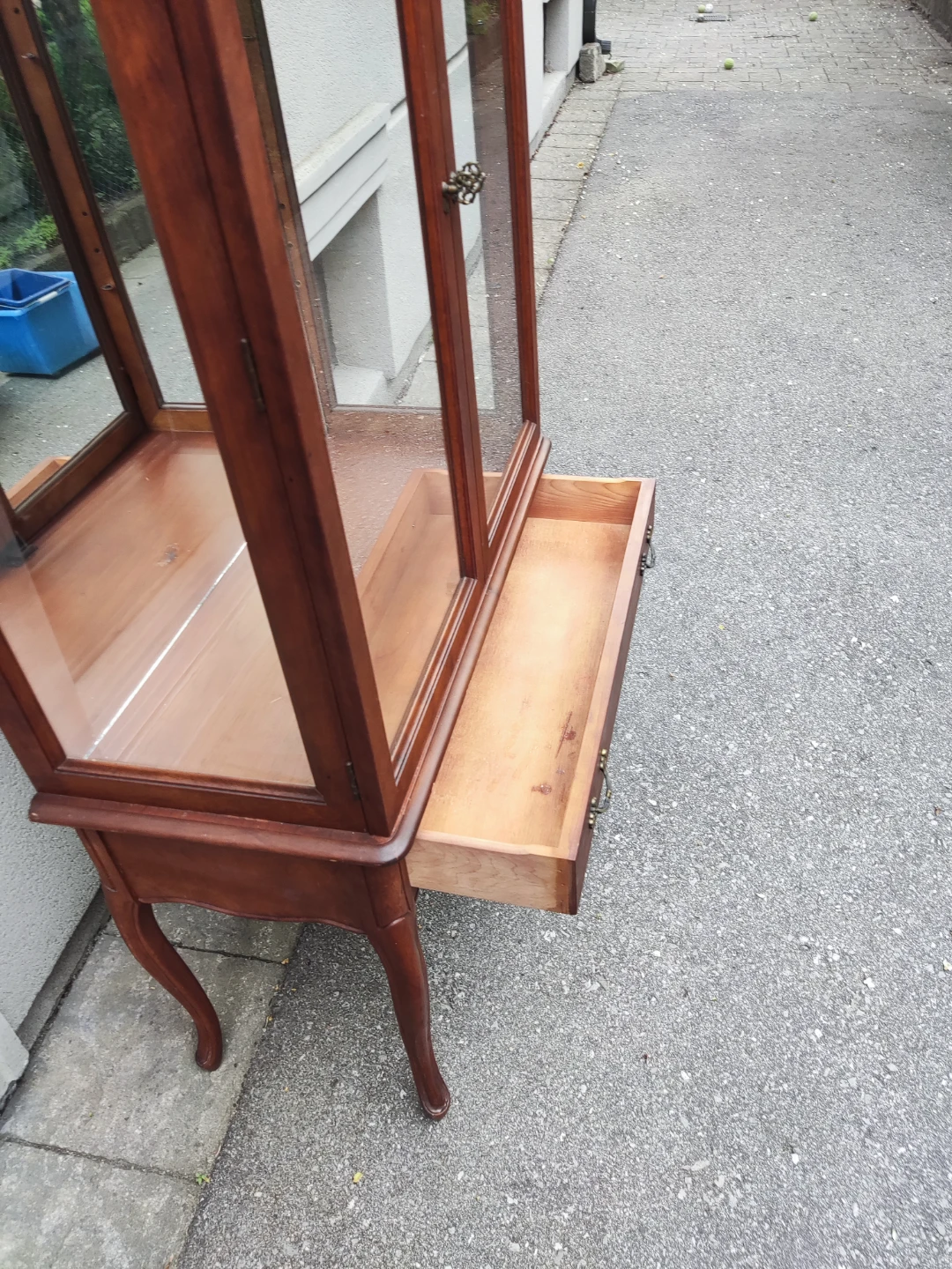 Curio cabinet - photo 3