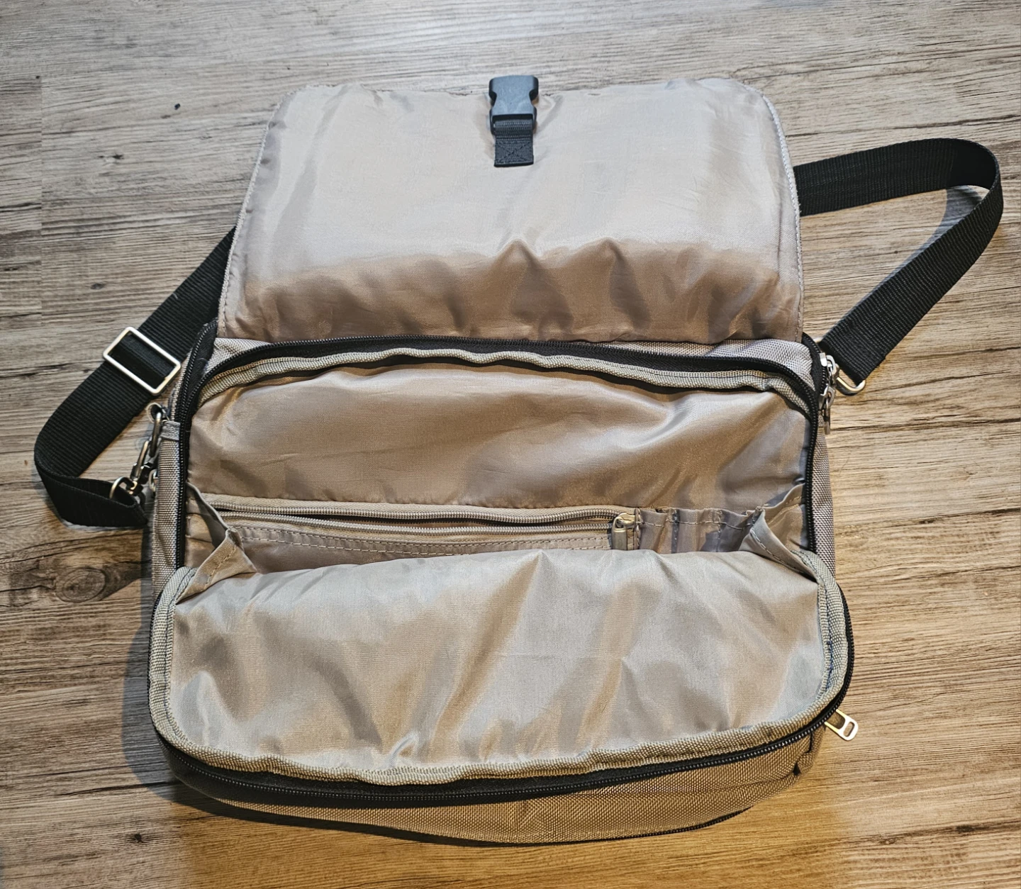 American Tourister Messenger Bag - photo 3