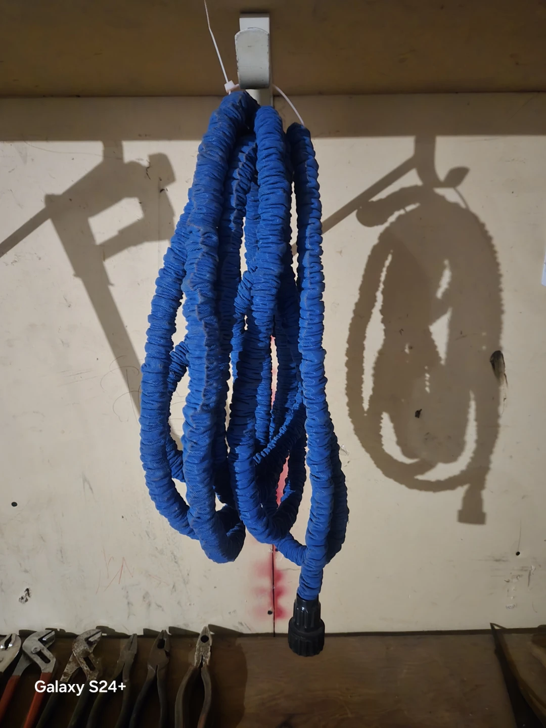 Blue Expandable Garden Hose with sprinkler - photo 3