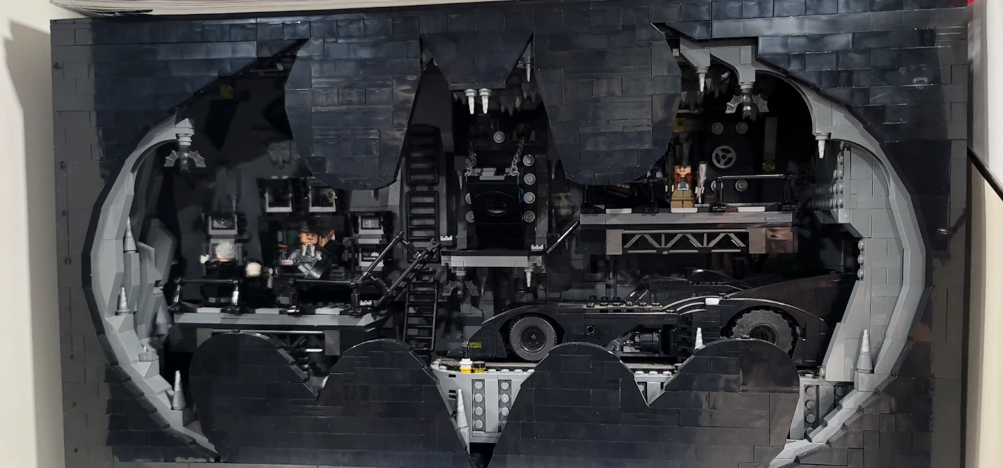 LEGO Batman Batcave Shadow box 76252