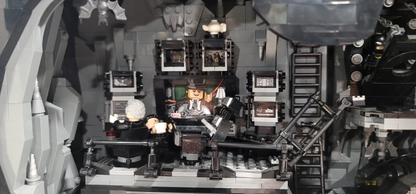 LEGO Batman Batcave Shadow box 76252 - photo 2