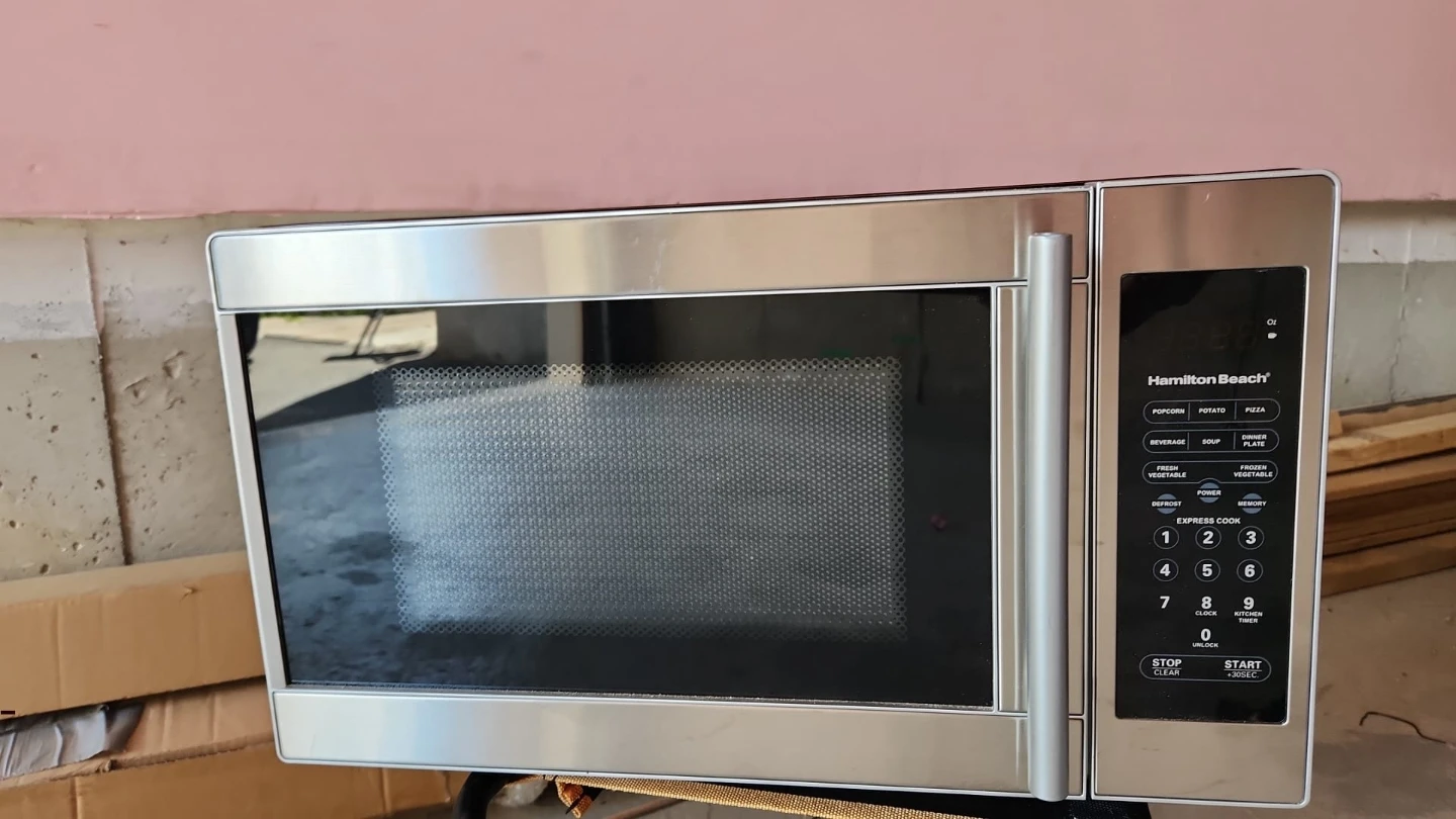 Hamilton Beach Microwave - photo 2