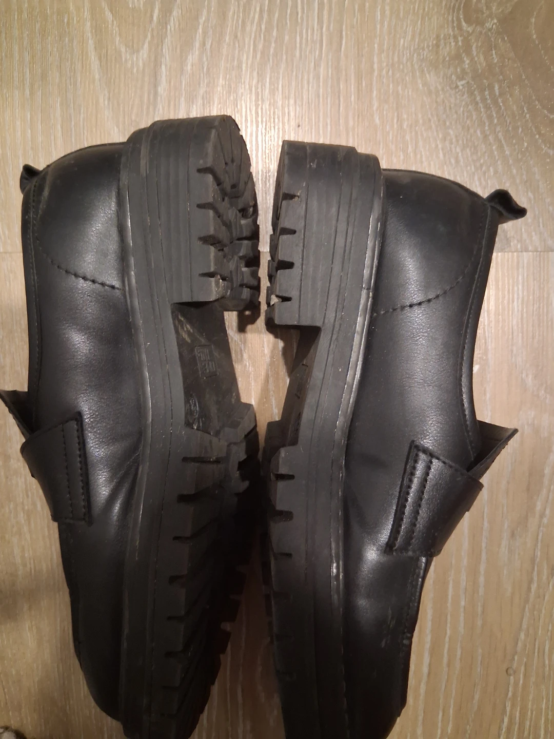 Time and Tru Black Loafers Size 8 - photo 2