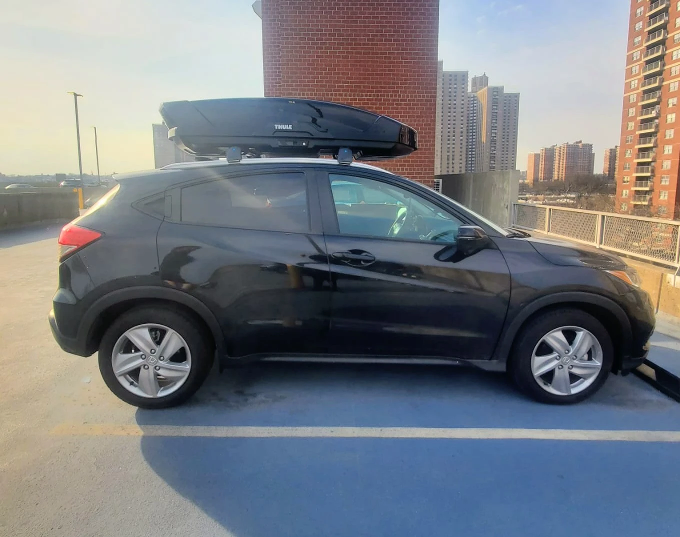 Thule Motion XT Large Cargo Box - Black Glossy - photo 4