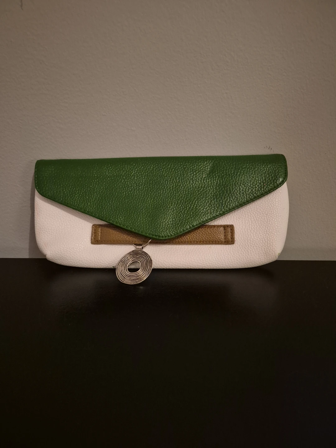 White and green clutch with brown accent - photo 4