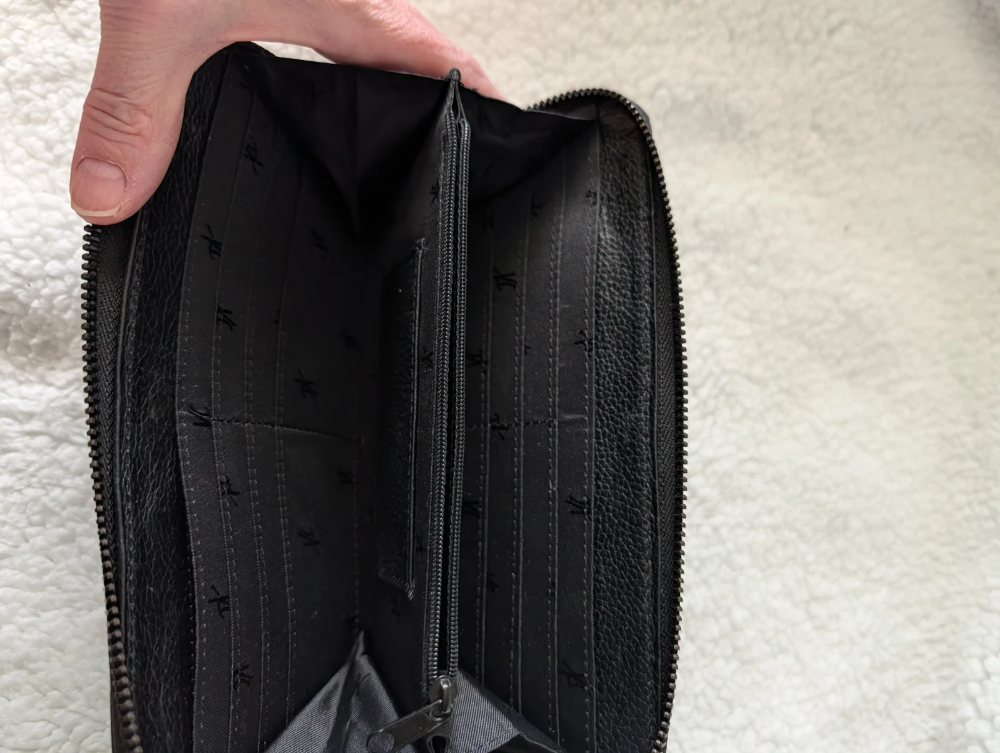 Kenneth Cole Black Leather Zip Around Wallet - photo 3