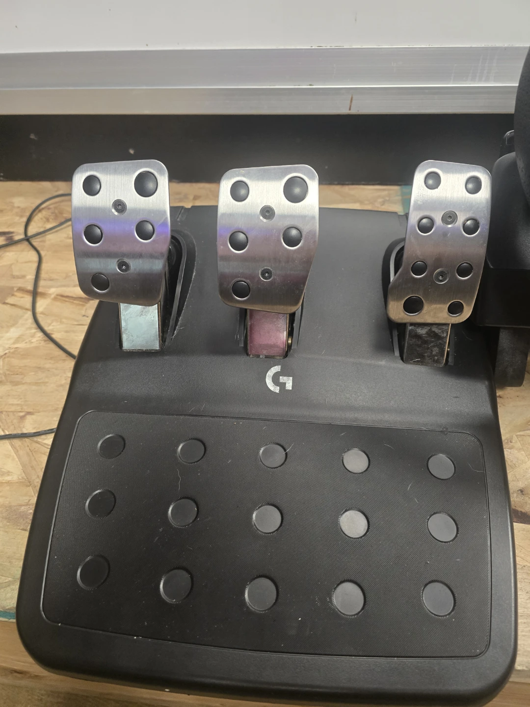 Logitech G923 Racing Wheel and Pedals - photo 3