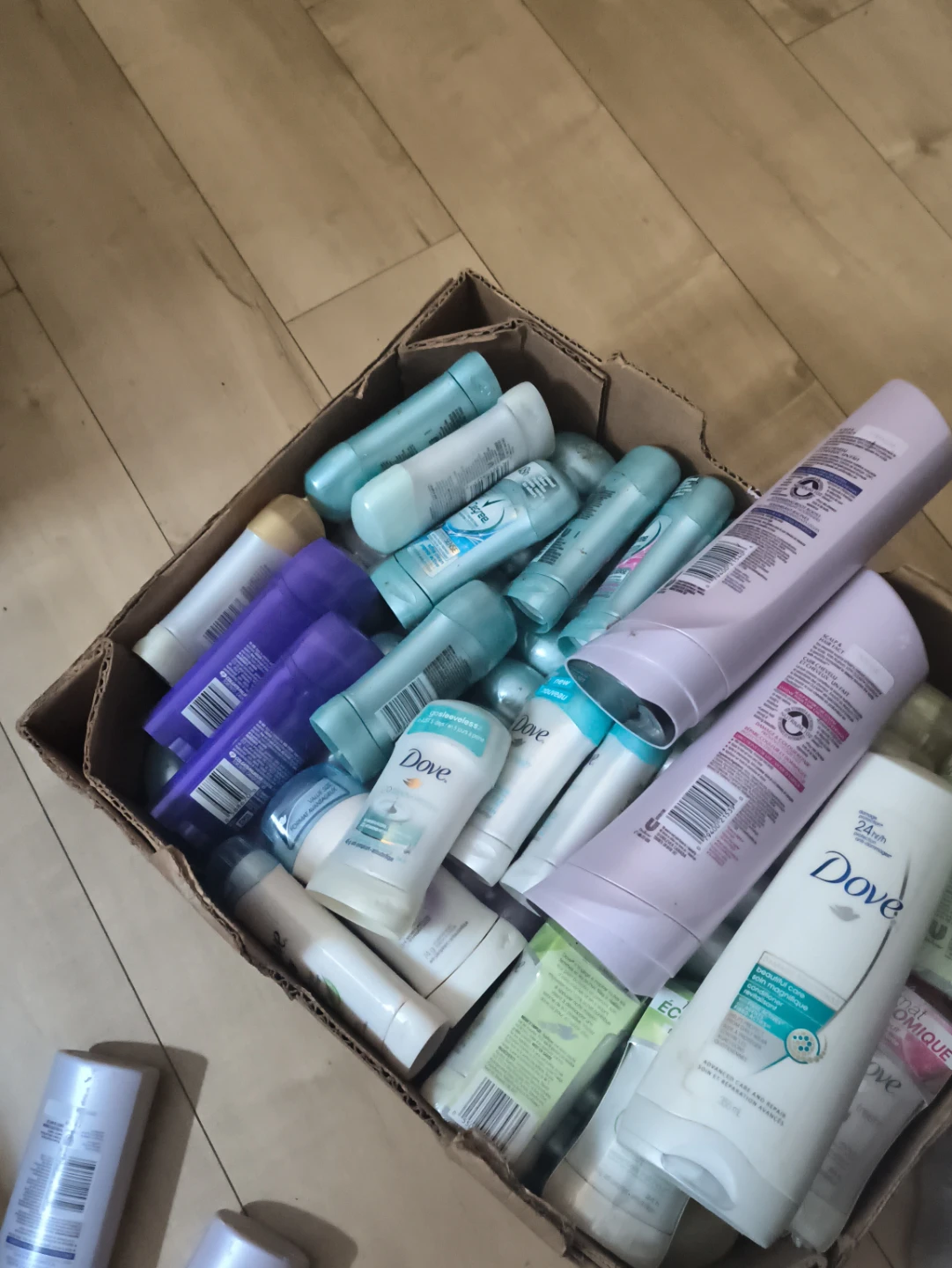 Bulk Lot of Dove & Clear Body Washes, Shampoos, and Deodorants - photo 4
