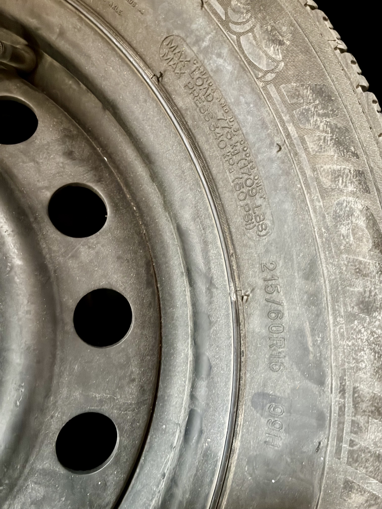 Michelin Winter Tire with Steel Rim - 215/60R16 - photo 2